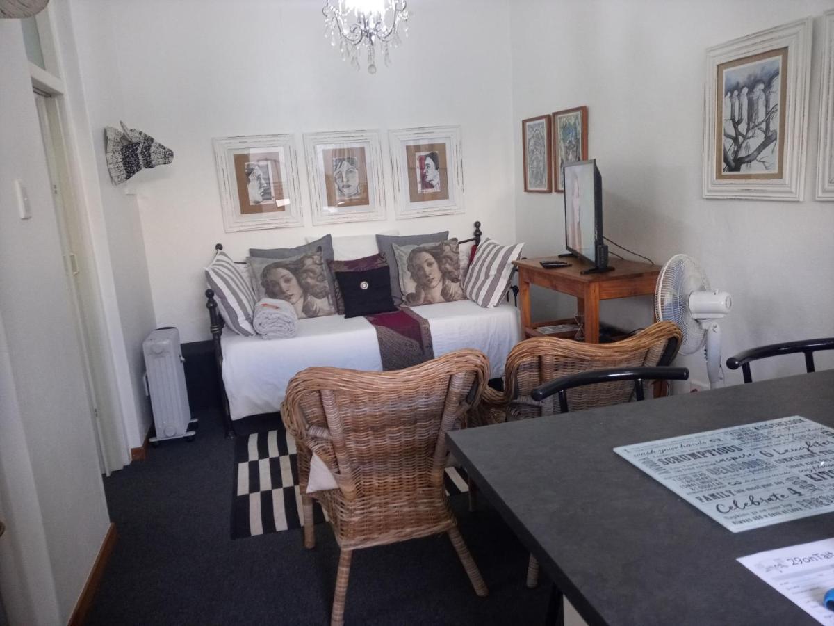 Grace Apartment พริทอเรีย ภายนอก รูปภาพ